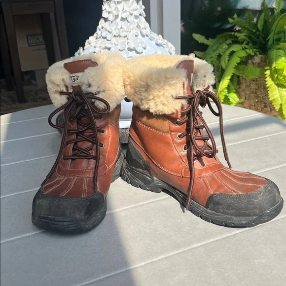 UGG Brown Boots with Cream Shearling - Picture 2 of 6